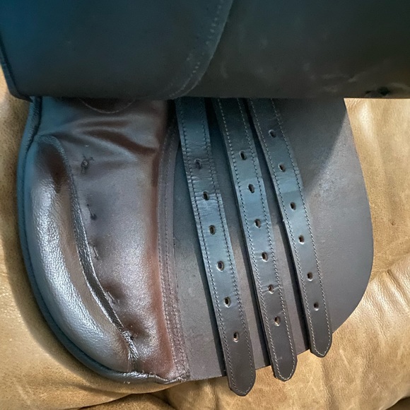 All purpose lesson or show saddle . Great condition used 4 times. - Picture 9 of 10